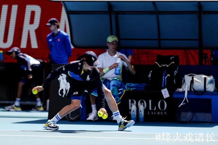 感受大满贯赛事氛围,六位中网球童奔赴澳网 感受大满贯赛事氛围,六位中网球童奔赴澳网