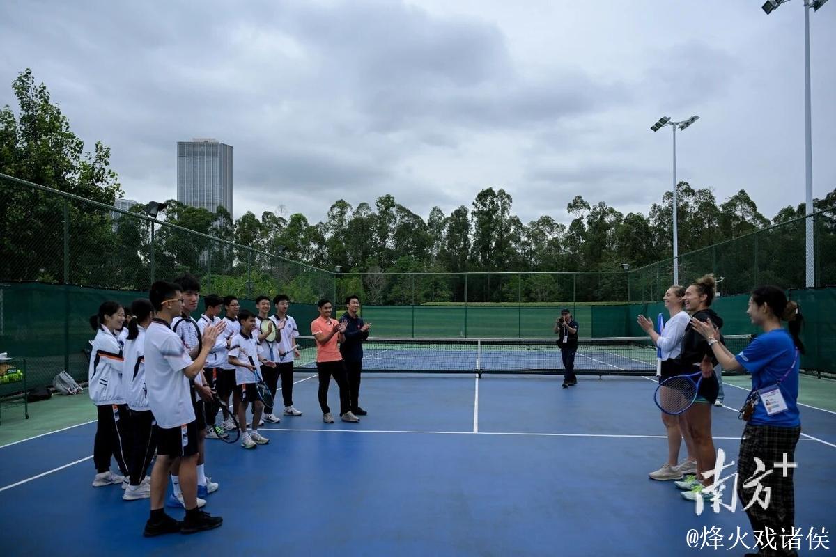 与职业球员面对面|广网国际组合走进广州外国语学校 与职业球员面对面|广网国际组合走进广州外国语学校